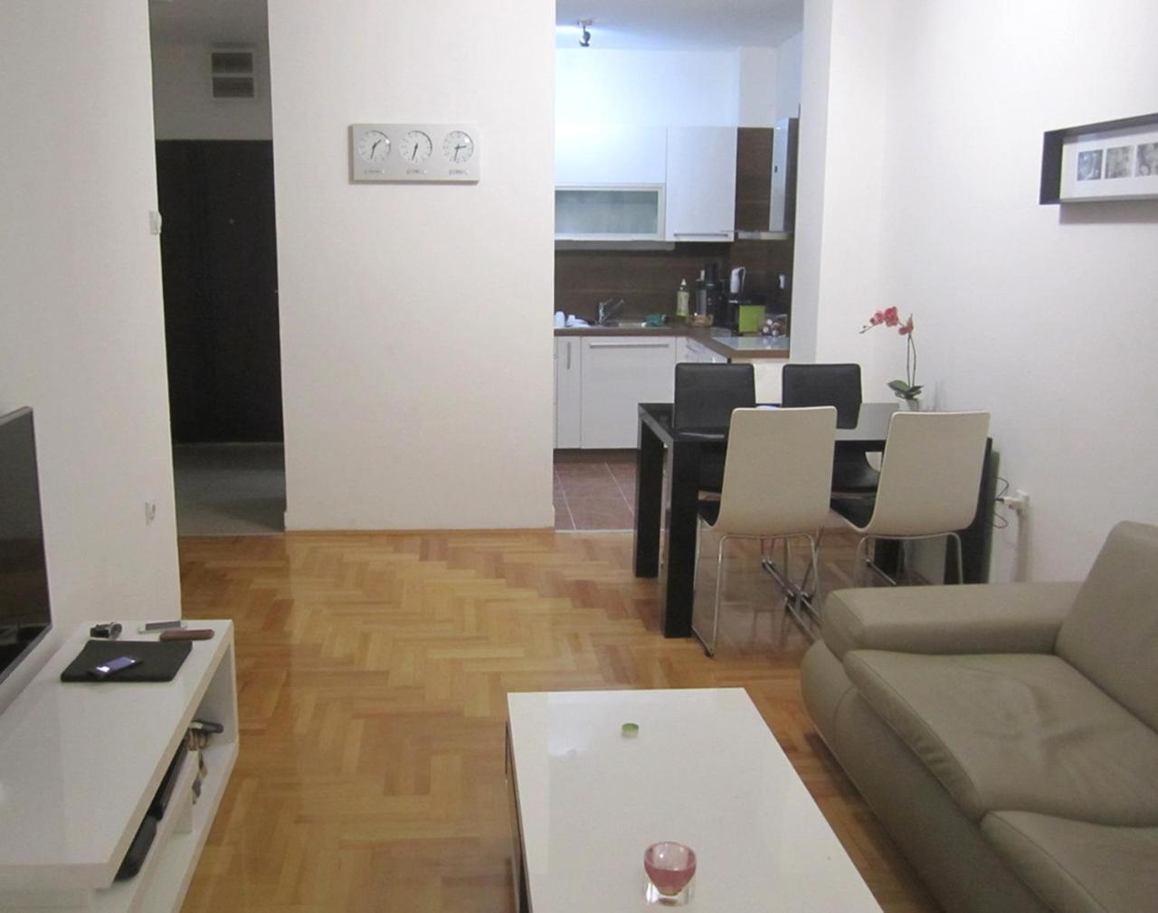 65 Square Meters Designer Apartment In Heart Of City - River View ! Park For Free Ni Εξωτερικό φωτογραφία