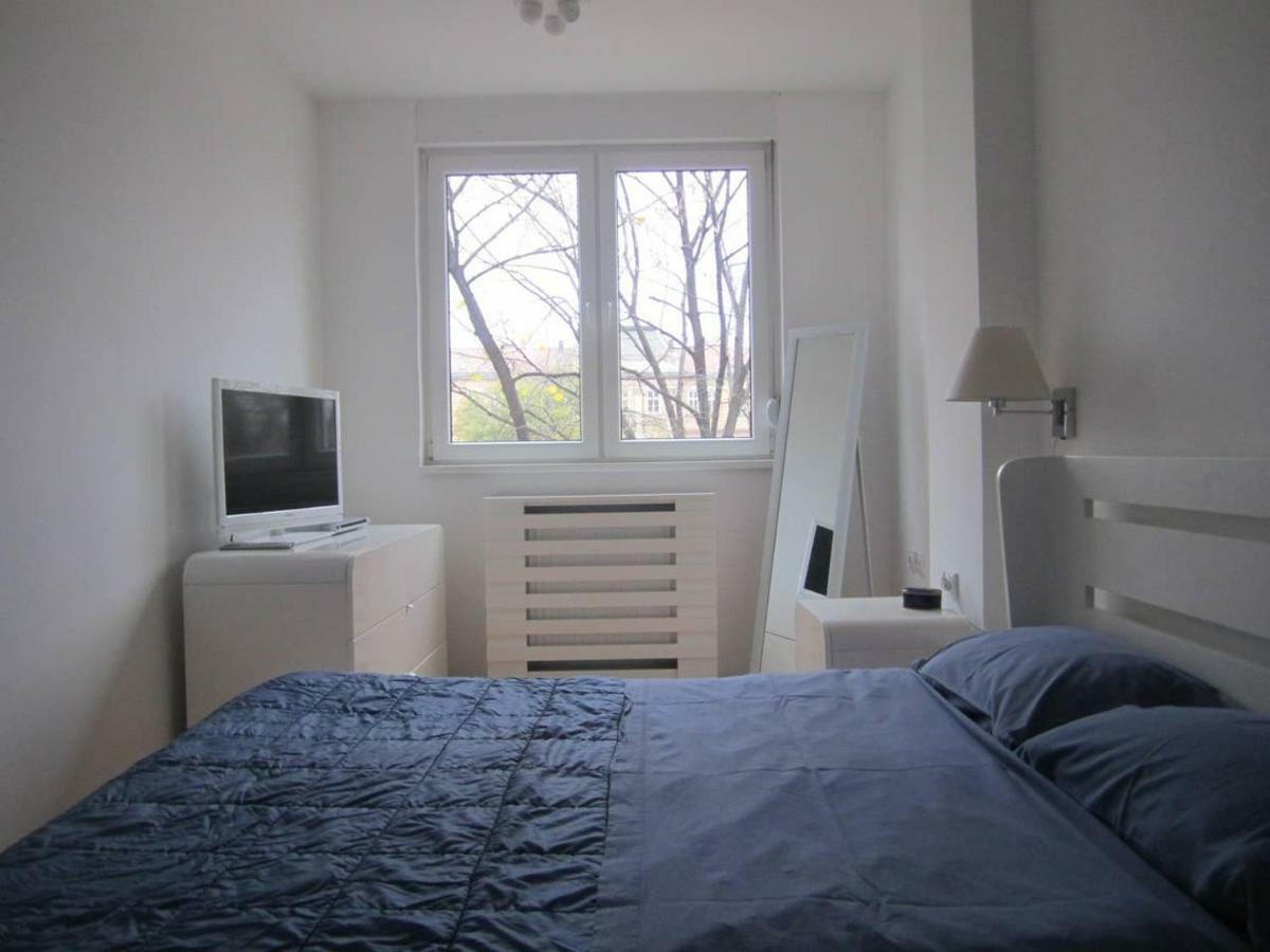65 Square Meters Designer Apartment In Heart Of City - River View ! Park For Free Ni Εξωτερικό φωτογραφία