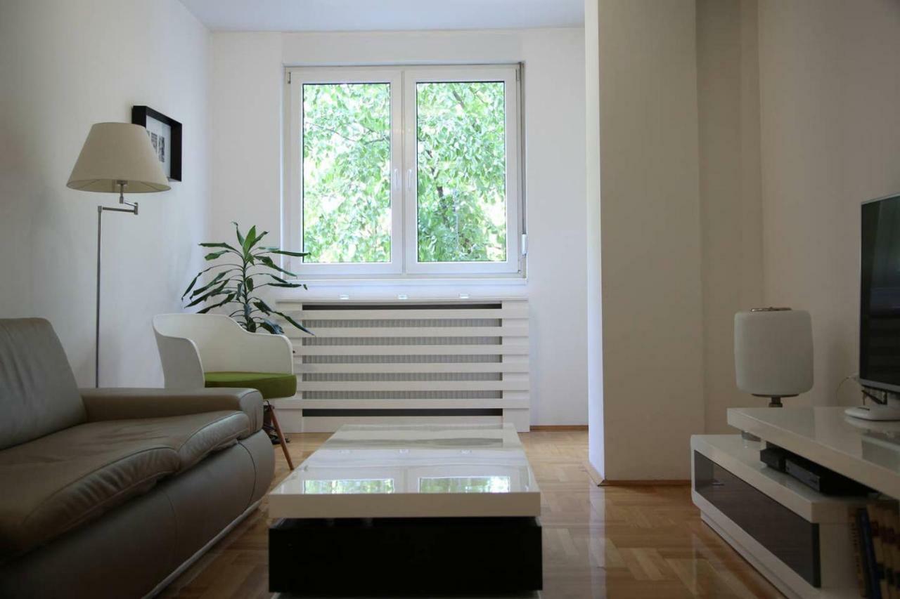 65 Square Meters Designer Apartment In Heart Of City - River View ! Park For Free Ni Εξωτερικό φωτογραφία