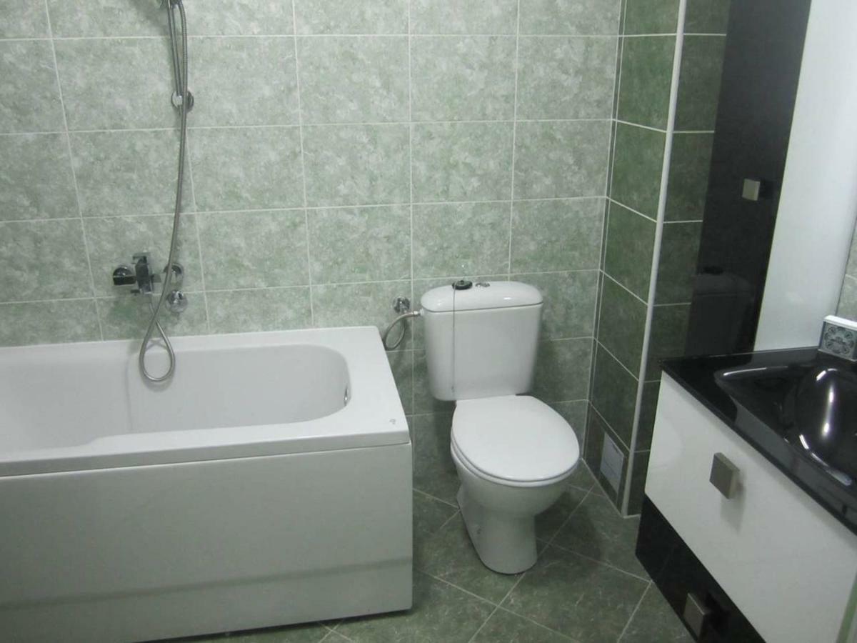 65 Square Meters Designer Apartment In Heart Of City - River View ! Park For Free Ni Εξωτερικό φωτογραφία