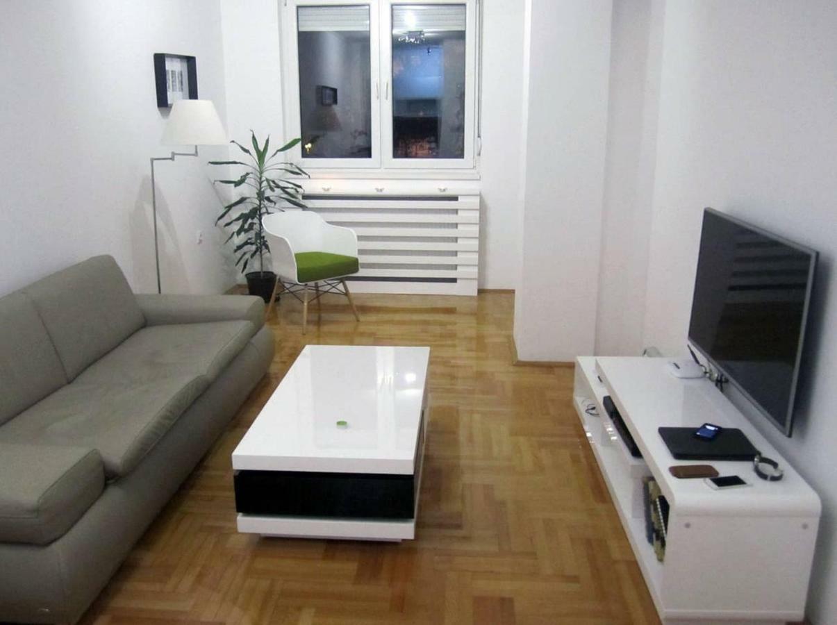65 Square Meters Designer Apartment In Heart Of City - River View ! Park For Free Ni Εξωτερικό φωτογραφία