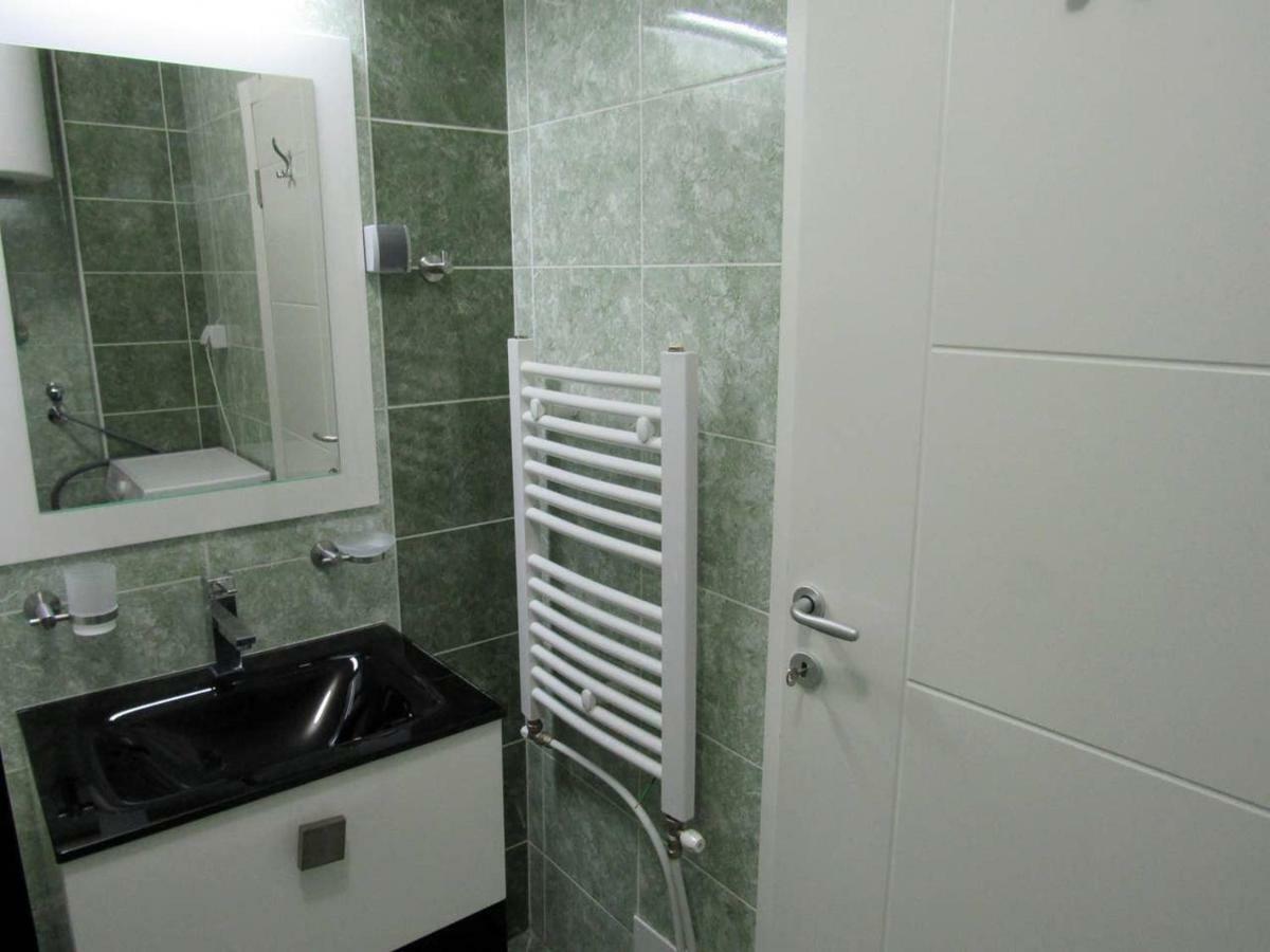 65 Square Meters Designer Apartment In Heart Of City - River View ! Park For Free Ni Εξωτερικό φωτογραφία