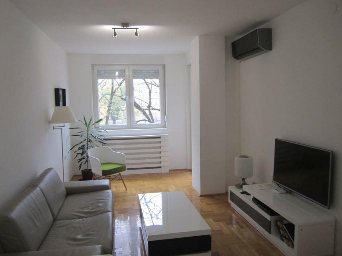 65 Square Meters Designer Apartment In Heart Of City - River View ! Park For Free Ni Εξωτερικό φωτογραφία