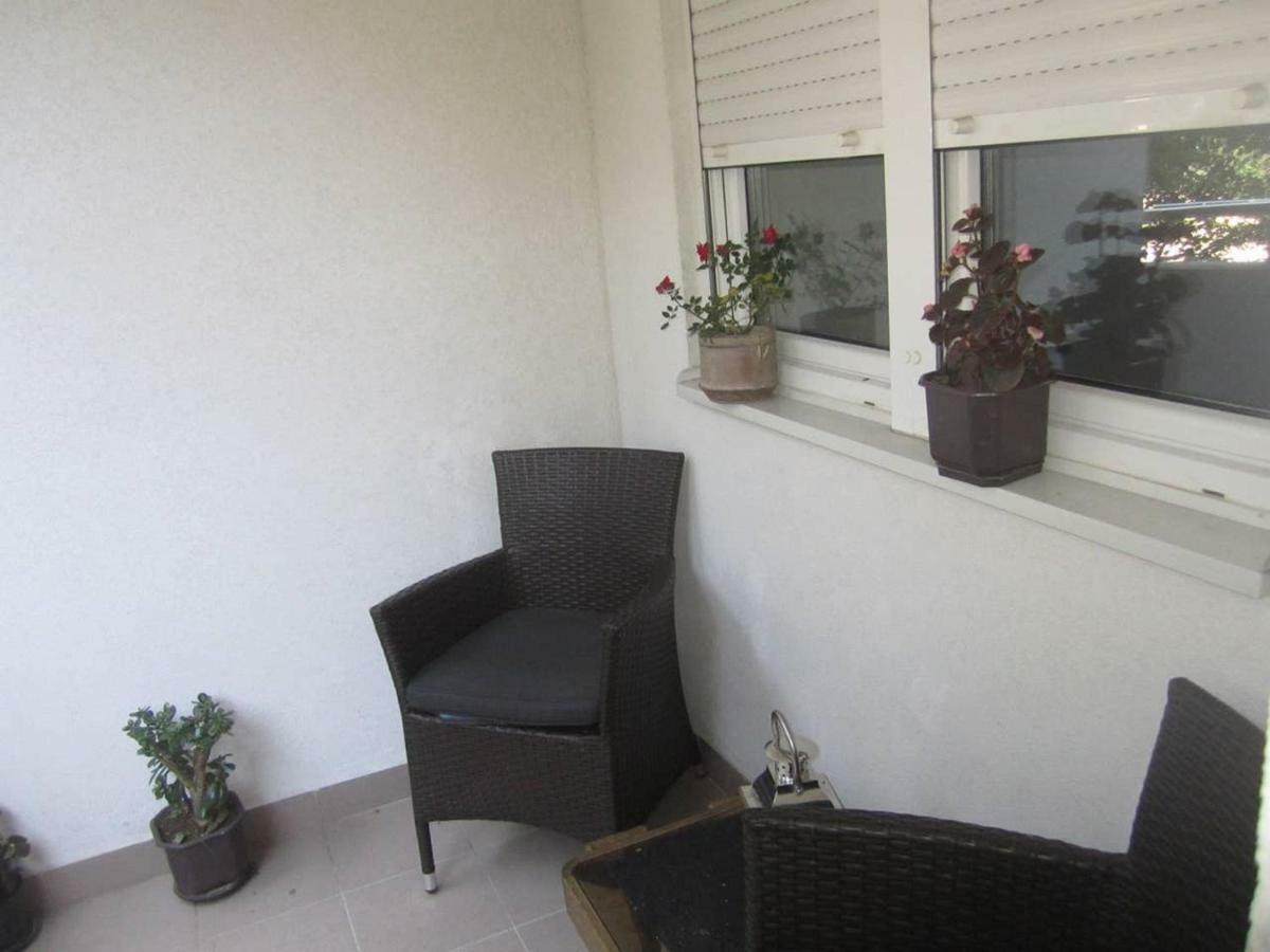 65 Square Meters Designer Apartment In Heart Of City - River View ! Park For Free Ni Εξωτερικό φωτογραφία