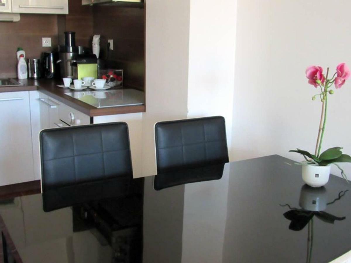 65 Square Meters Designer Apartment In Heart Of City - River View ! Park For Free Ni Εξωτερικό φωτογραφία