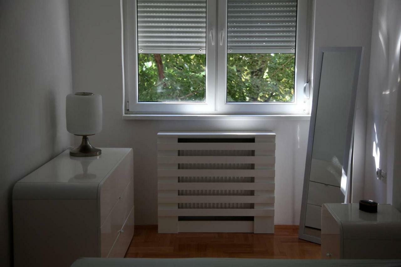 65 Square Meters Designer Apartment In Heart Of City - River View ! Park For Free Ni Εξωτερικό φωτογραφία