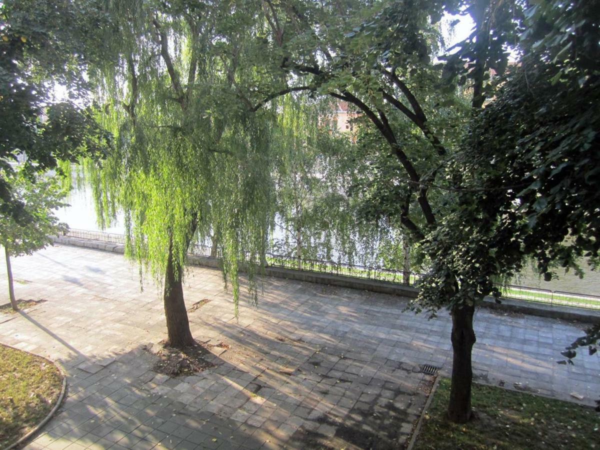 65 Square Meters Designer Apartment In Heart Of City - River View ! Park For Free Ni Εξωτερικό φωτογραφία