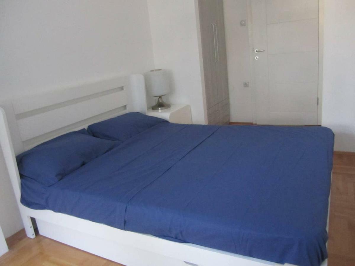65 Square Meters Designer Apartment In Heart Of City - River View ! Park For Free Ni Εξωτερικό φωτογραφία